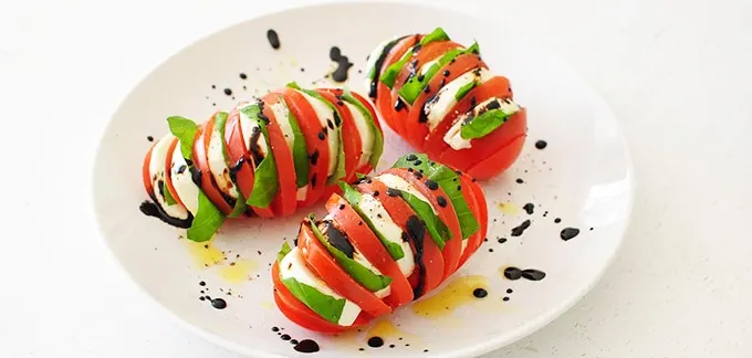 hasselback-tomato-caprese