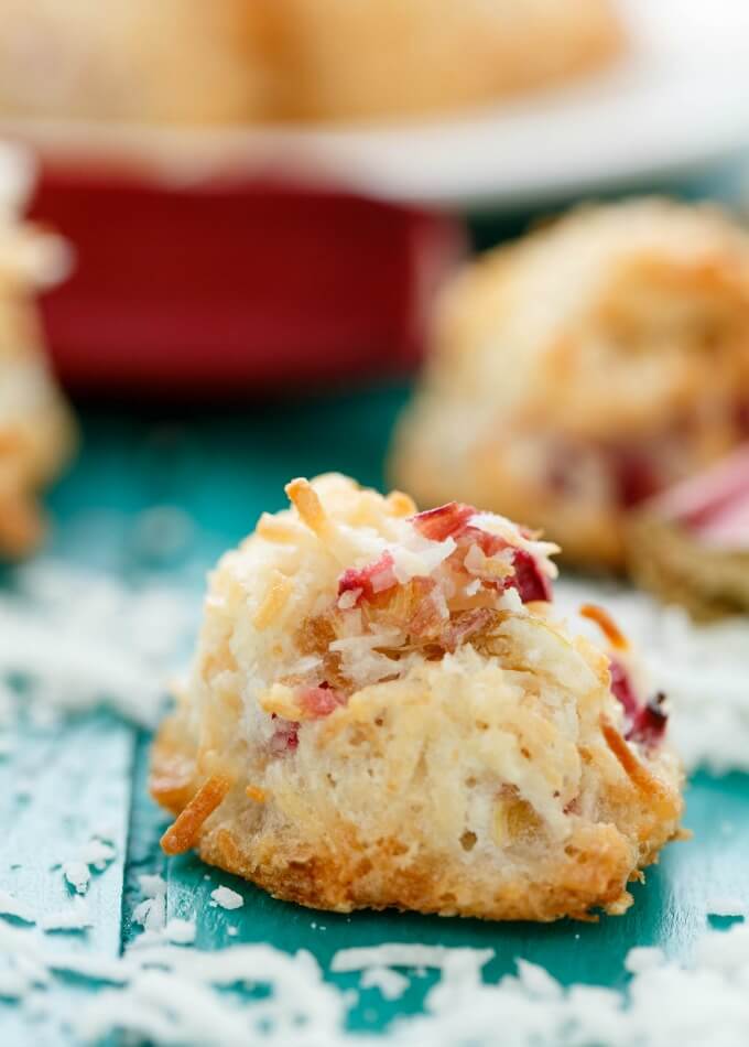 Rhubarb-Coconut-Macaroons